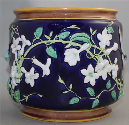 A George Jones majolica Humming Bird and Stephanotis pattern circular jardiniere, late 19th century, 17.5cm